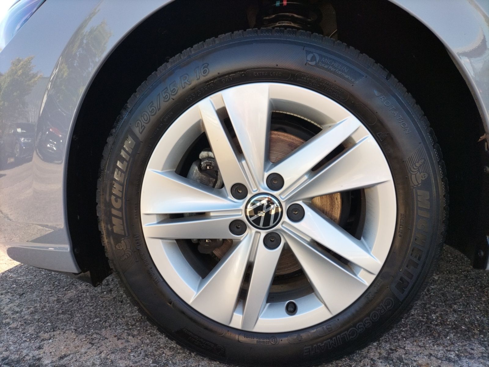 Fahrzeugabbildung Volkswagen Golf VIII TSI Life LED Kamera CarPlay SHZ PDC AC