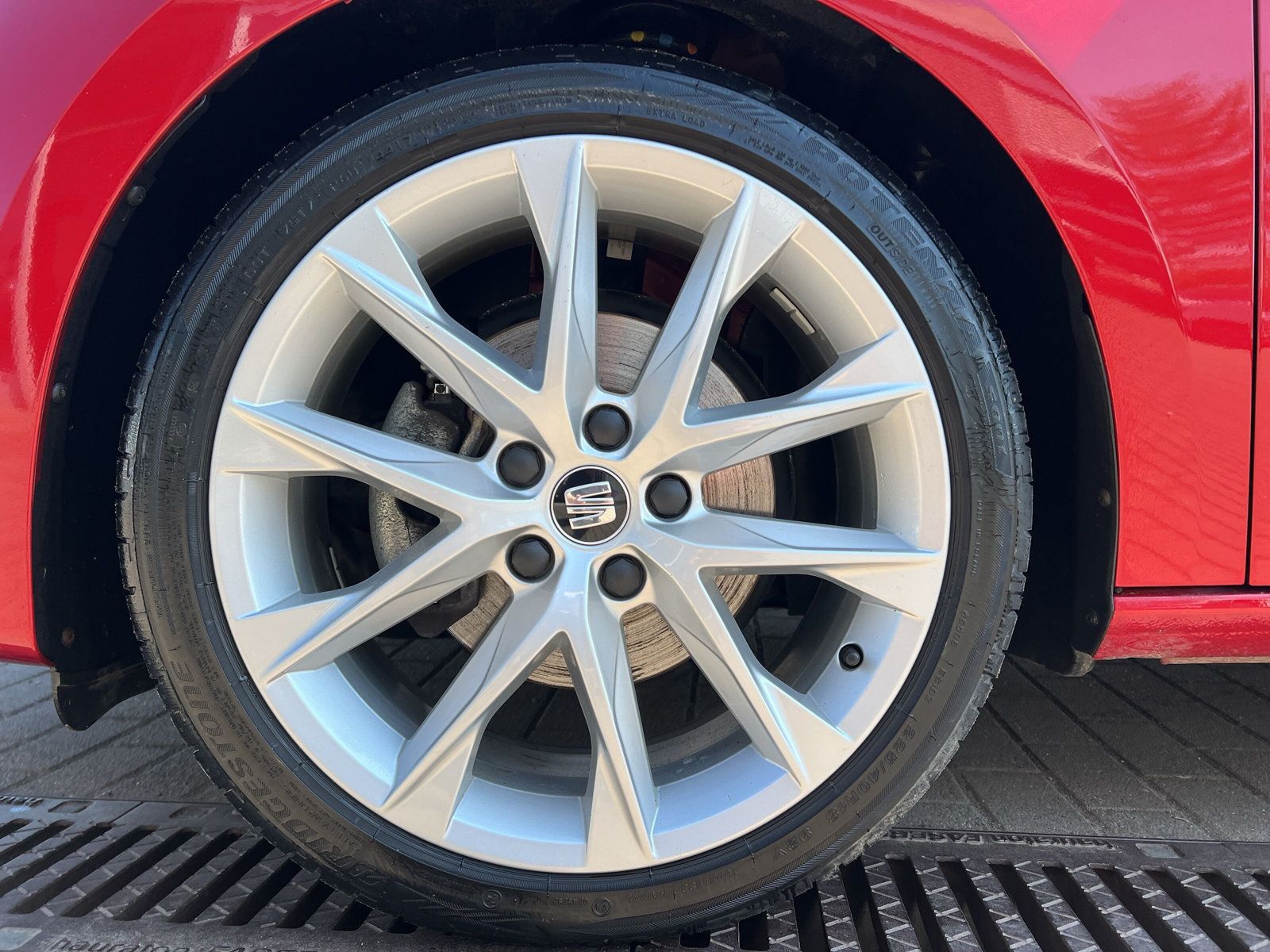Fahrzeugabbildung SEAT Leon Sportstourer 1.4 TSI FR LED PANO NAVI