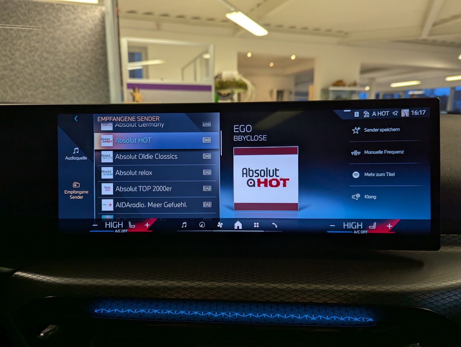 BMW 320 d xD M-Sport HUD Pano ACC LED-adaptiv AHK - Image 38