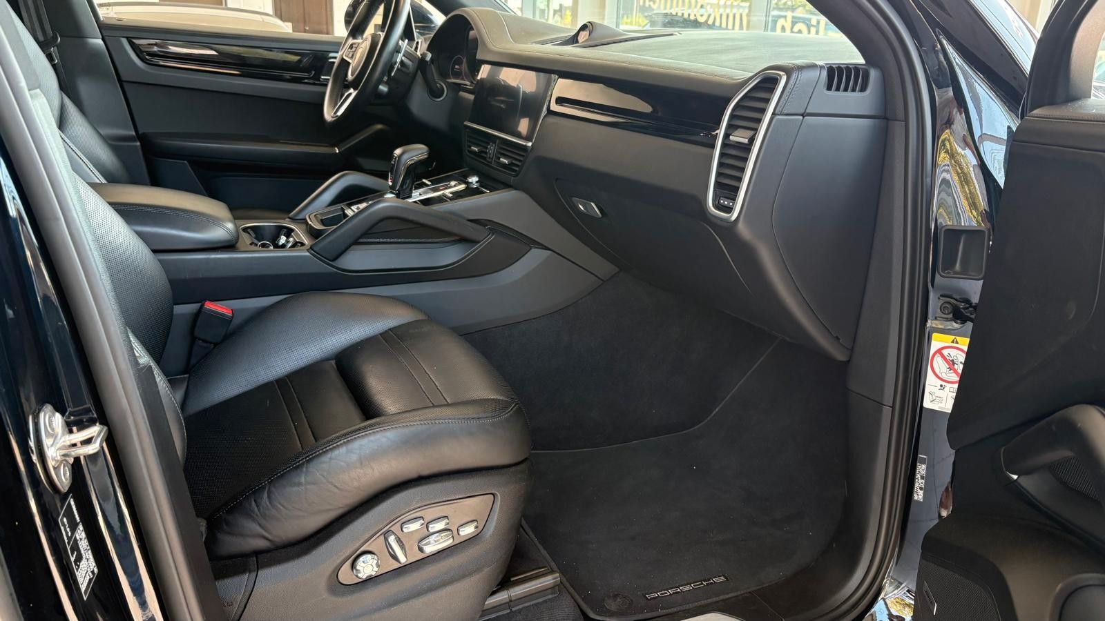 Fahrzeugabbildung Porsche Cayenne Coupe E-Hybrid allrad lenkung