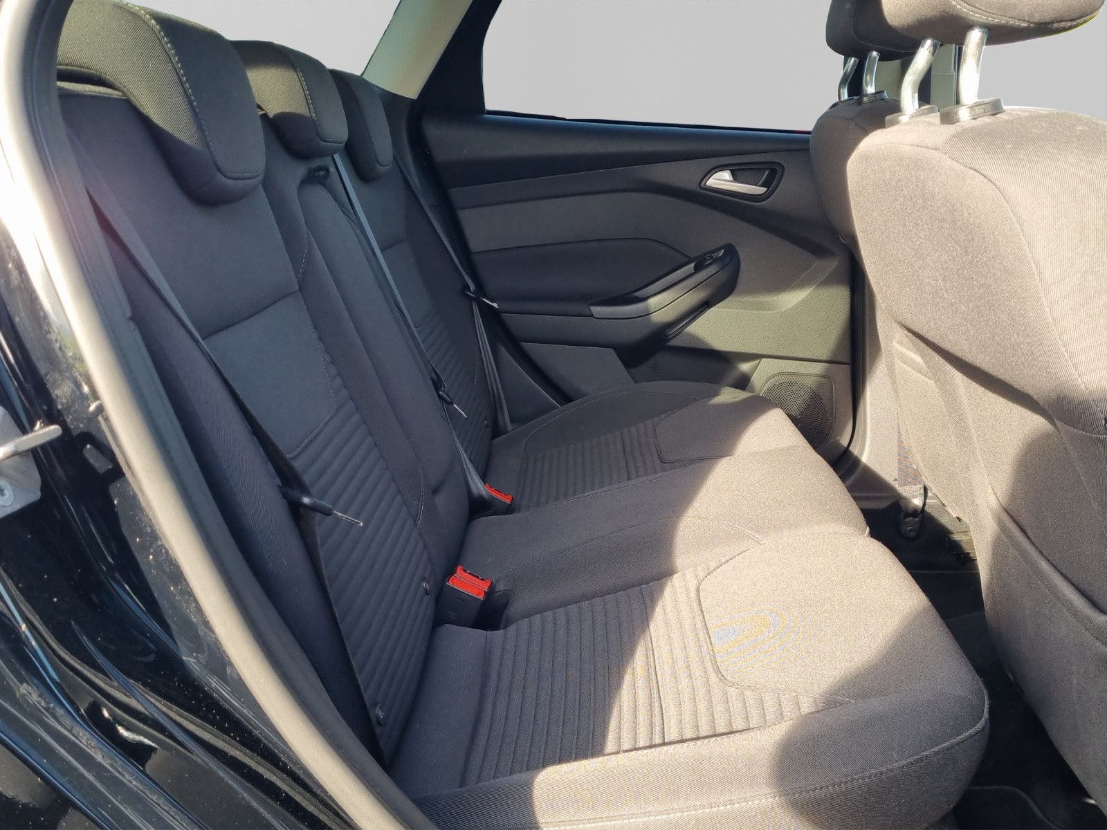 Fahrzeugabbildung Ford Focus Turnier Titanium 1,0 Navi GRA PDC