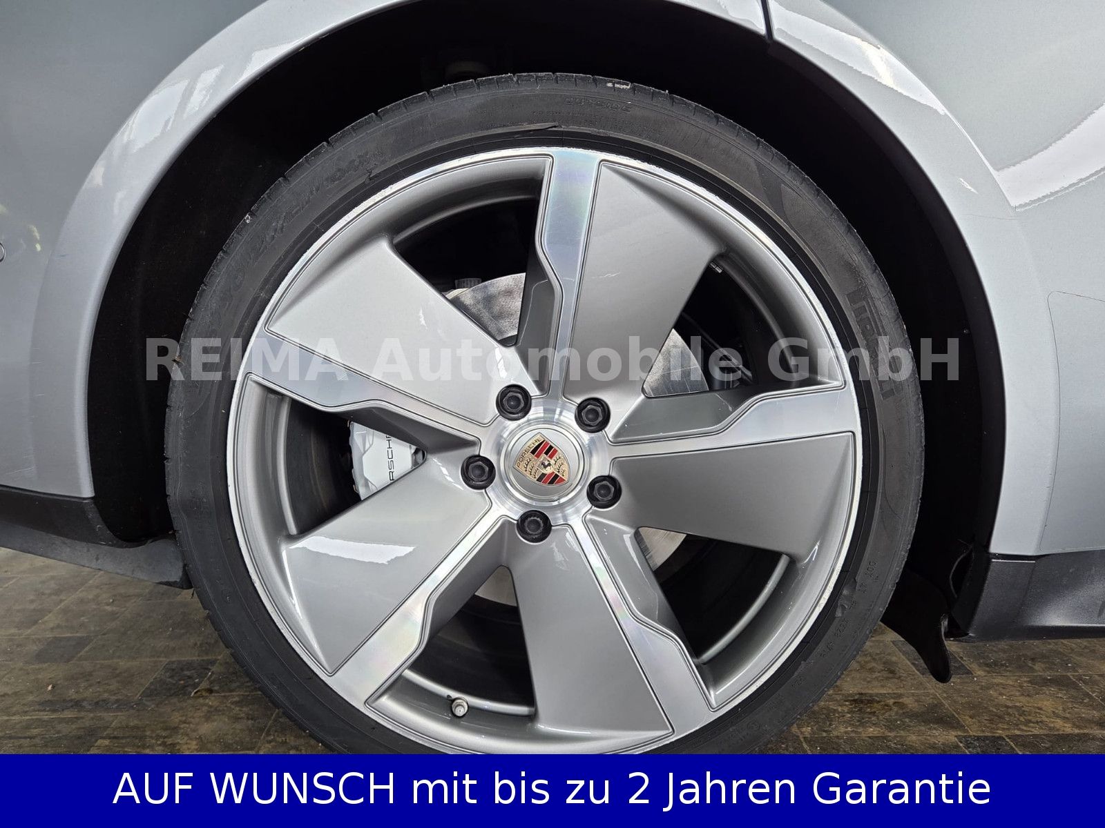 Fahrzeugabbildung Porsche Taycan Turbo 93 KWH, SOH 93,5%, LED