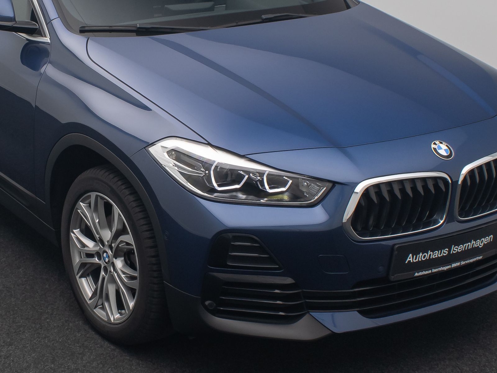 Fahrzeugabbildung BMW X2 sD18i GeschwindigReg DAB ParkAs Sportsitz 18"