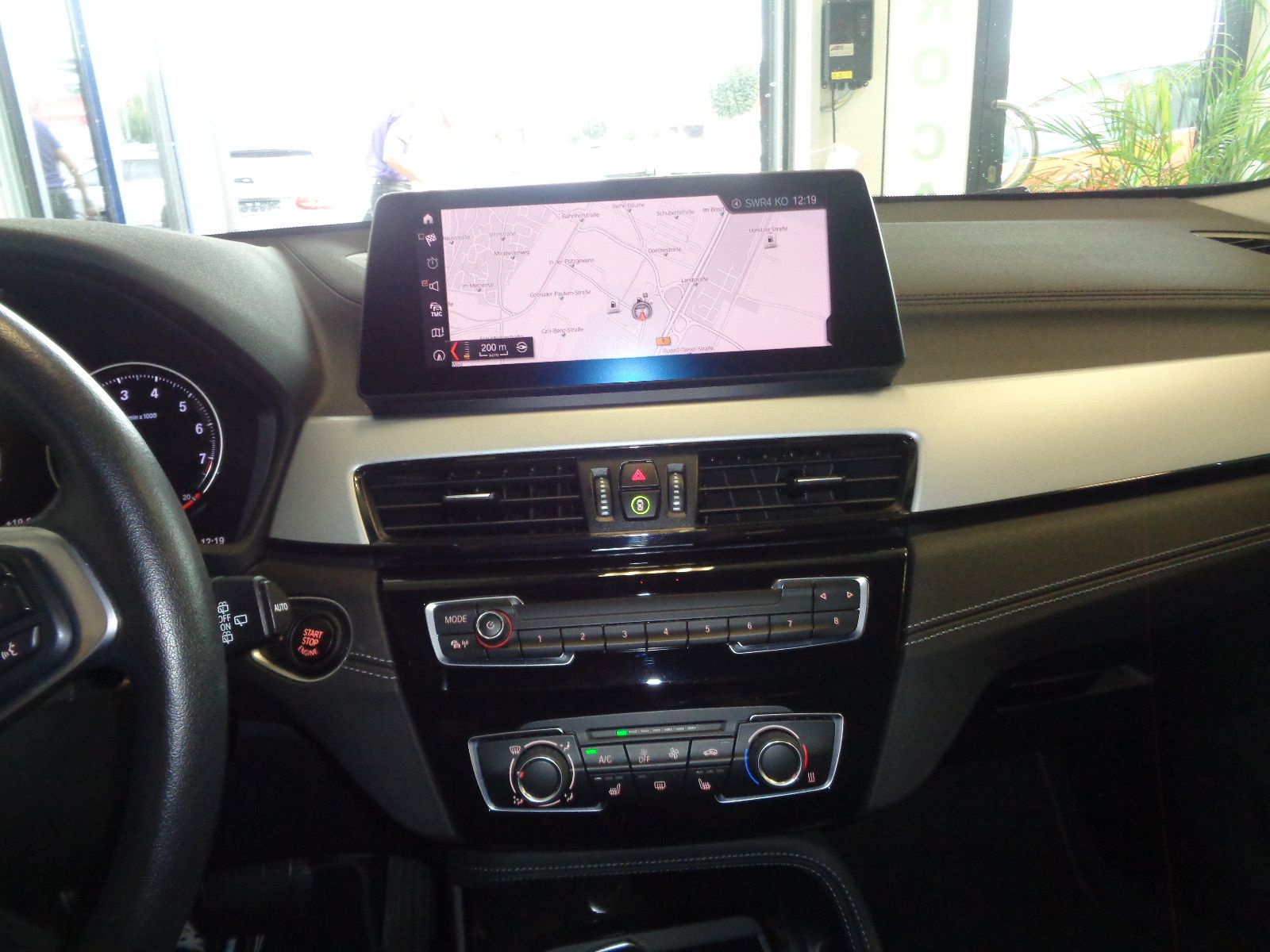 Fahrzeugabbildung BMW X2 sDrive 18 i /LED/NAVI/KAMERA