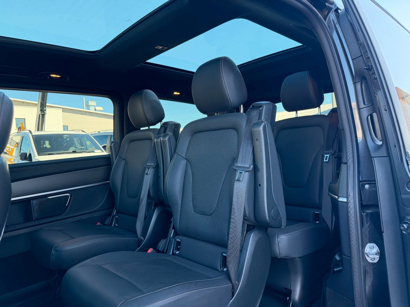 Fahrzeugabbildung Mercedes-Benz V 300 d EXCLUSIVE ED AMG AIRMATICAHK2,5to Pano