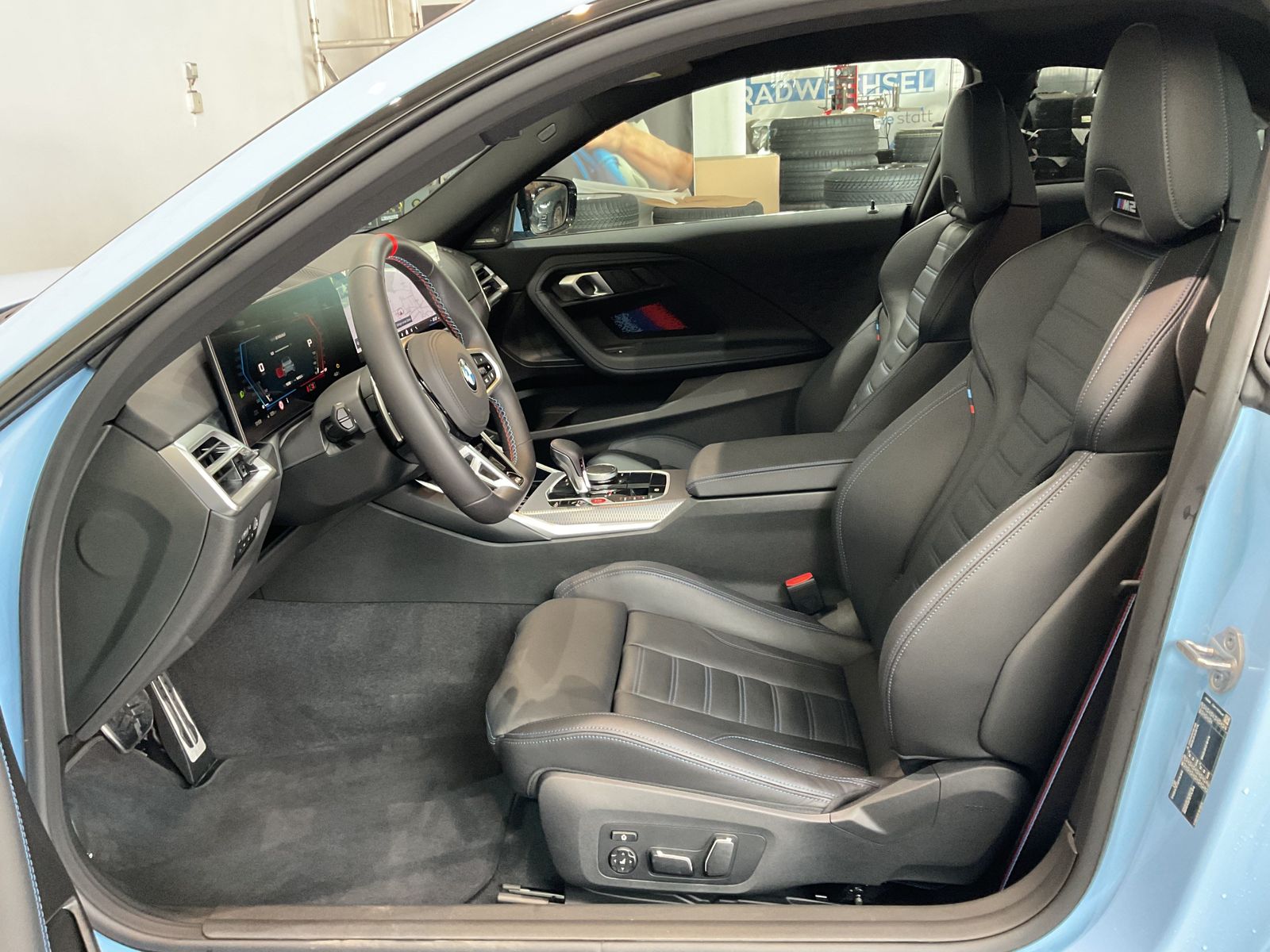 Fahrzeugabbildung BMW M2 Coupé M Carbondach, M Sportsitze, Harman Kard