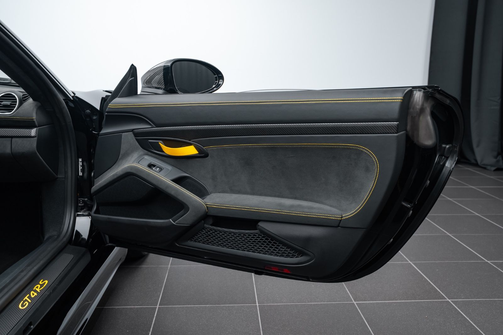 Fahrzeugabbildung Porsche 718 Cayman GT4 RS WEISSACH/PCCB/LIFT/CARBON