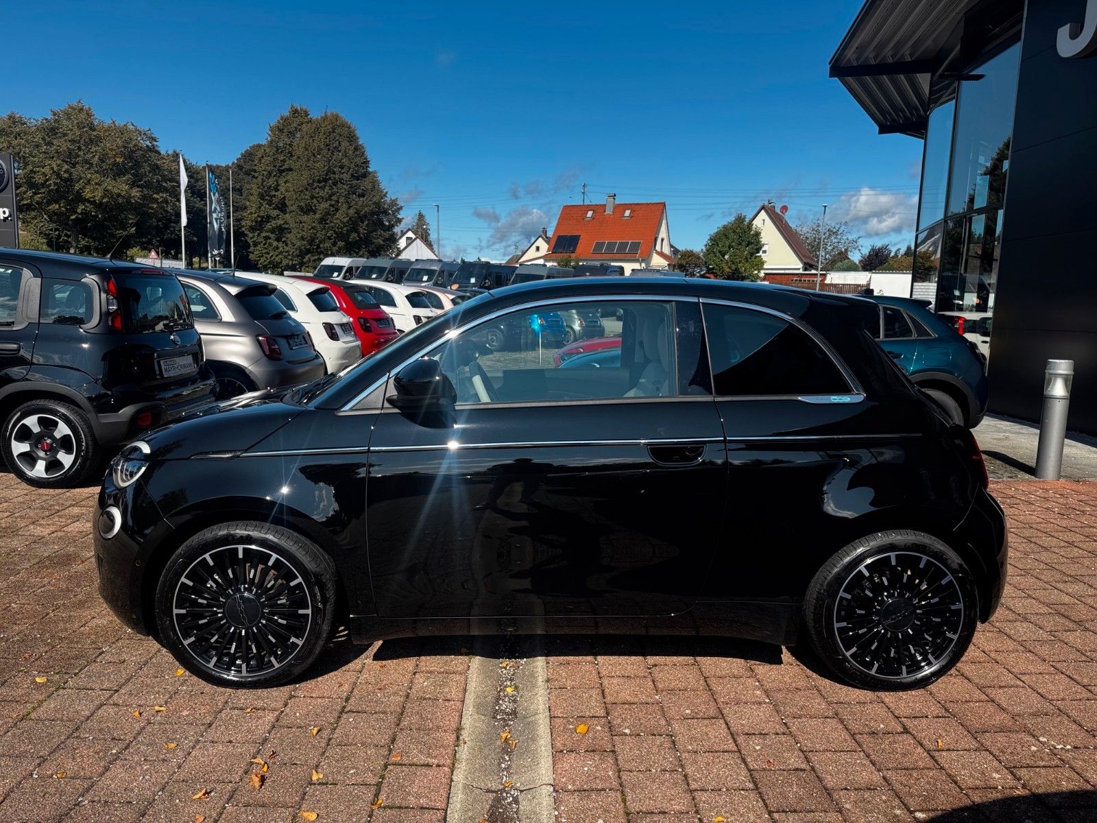 Fahrzeugabbildung Fiat Neuer 500E 500 la Prima Navi Kamera