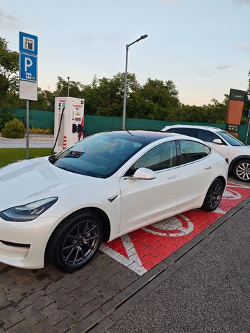 Tesla Model 3 Long Range, AWD