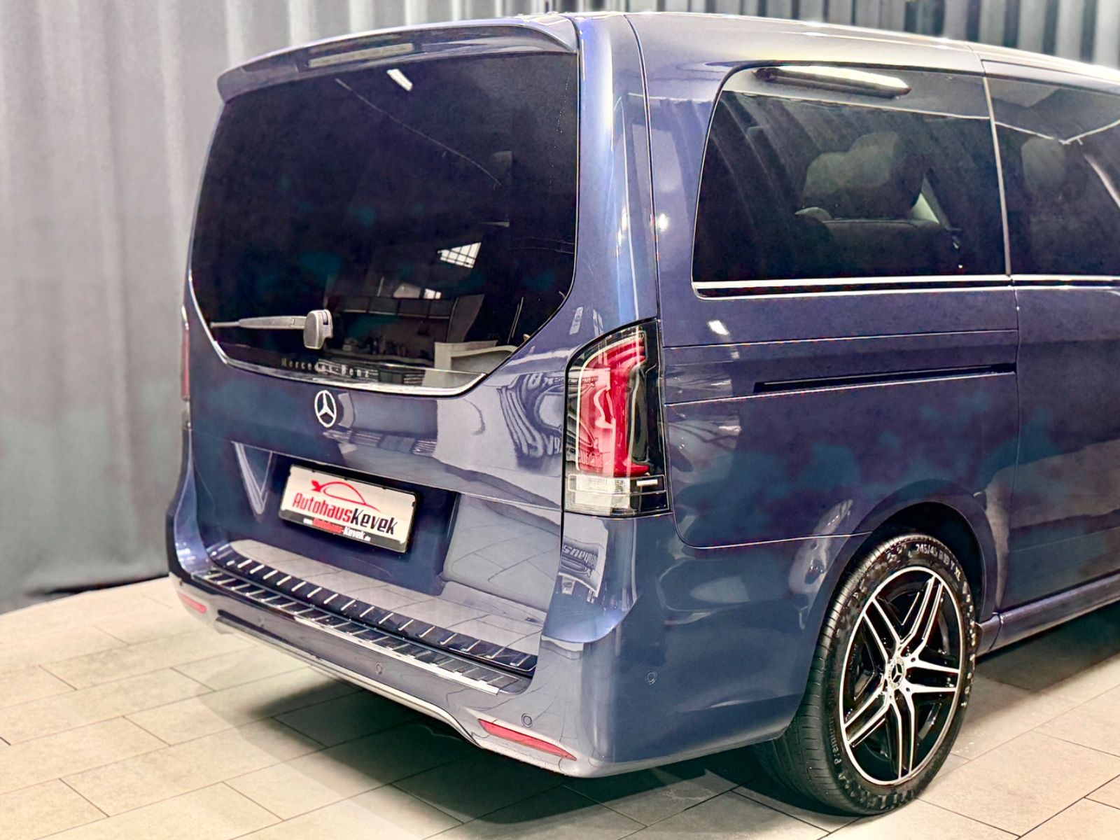 Fahrzeugabbildung Mercedes-Benz V250d lang EXCLUSIVE|AMG|BURMESTER|PANO|ACC|360°