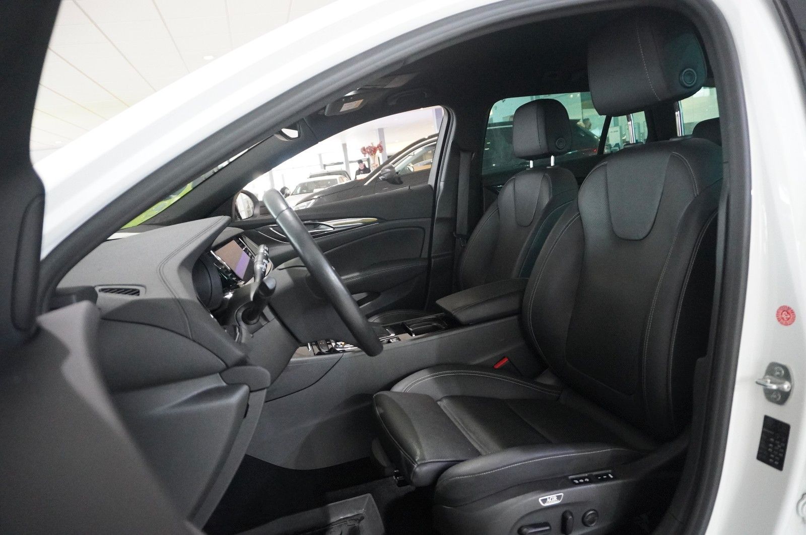 Fahrzeugabbildung Opel Insignia B ST 2.0D BUSINESS NAVI/HUD/KAMERA/AHK