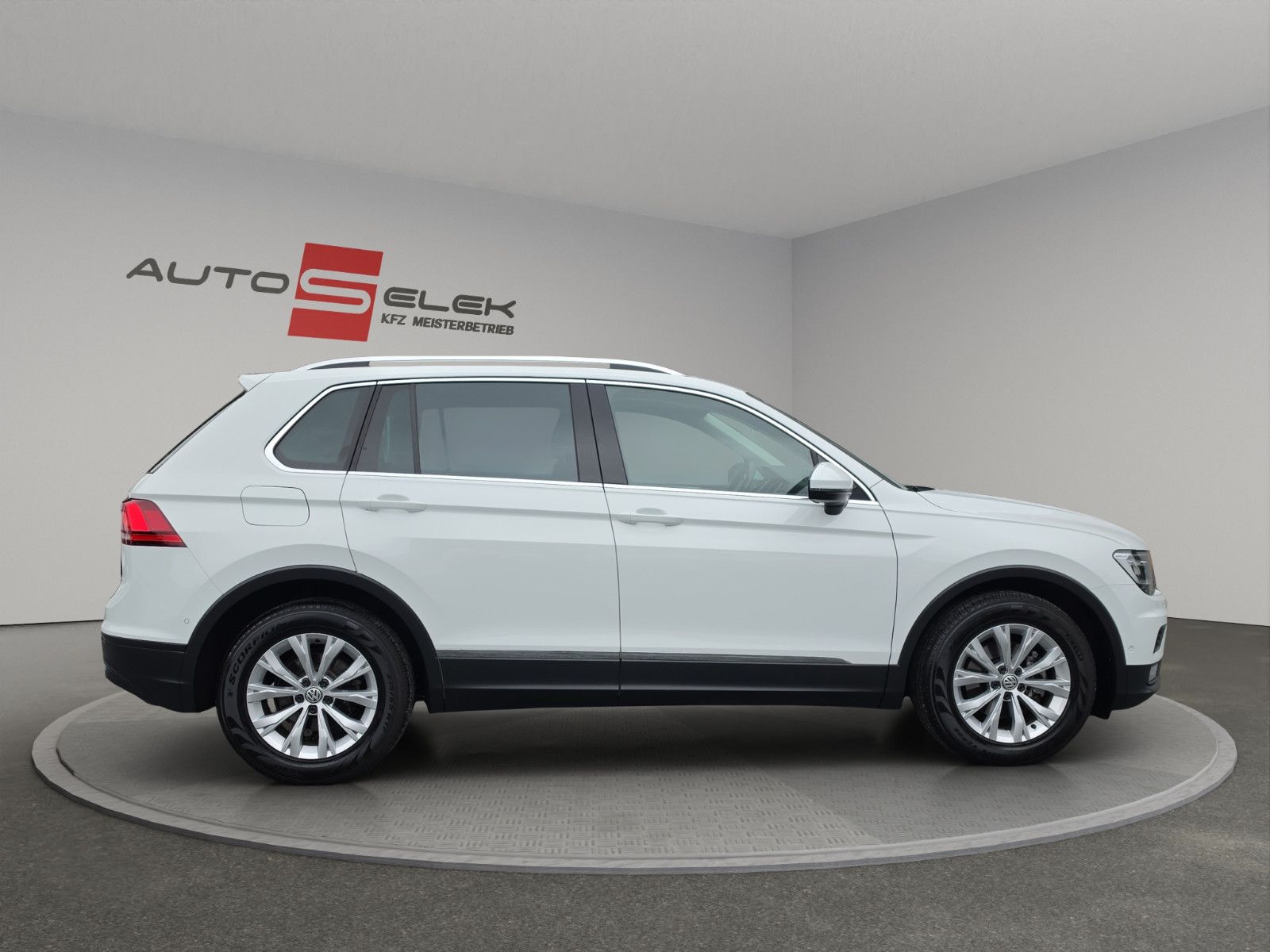 Fahrzeugabbildung Volkswagen Tiguan Comfortline BMT/Start-Stopp Aus 1.Hand