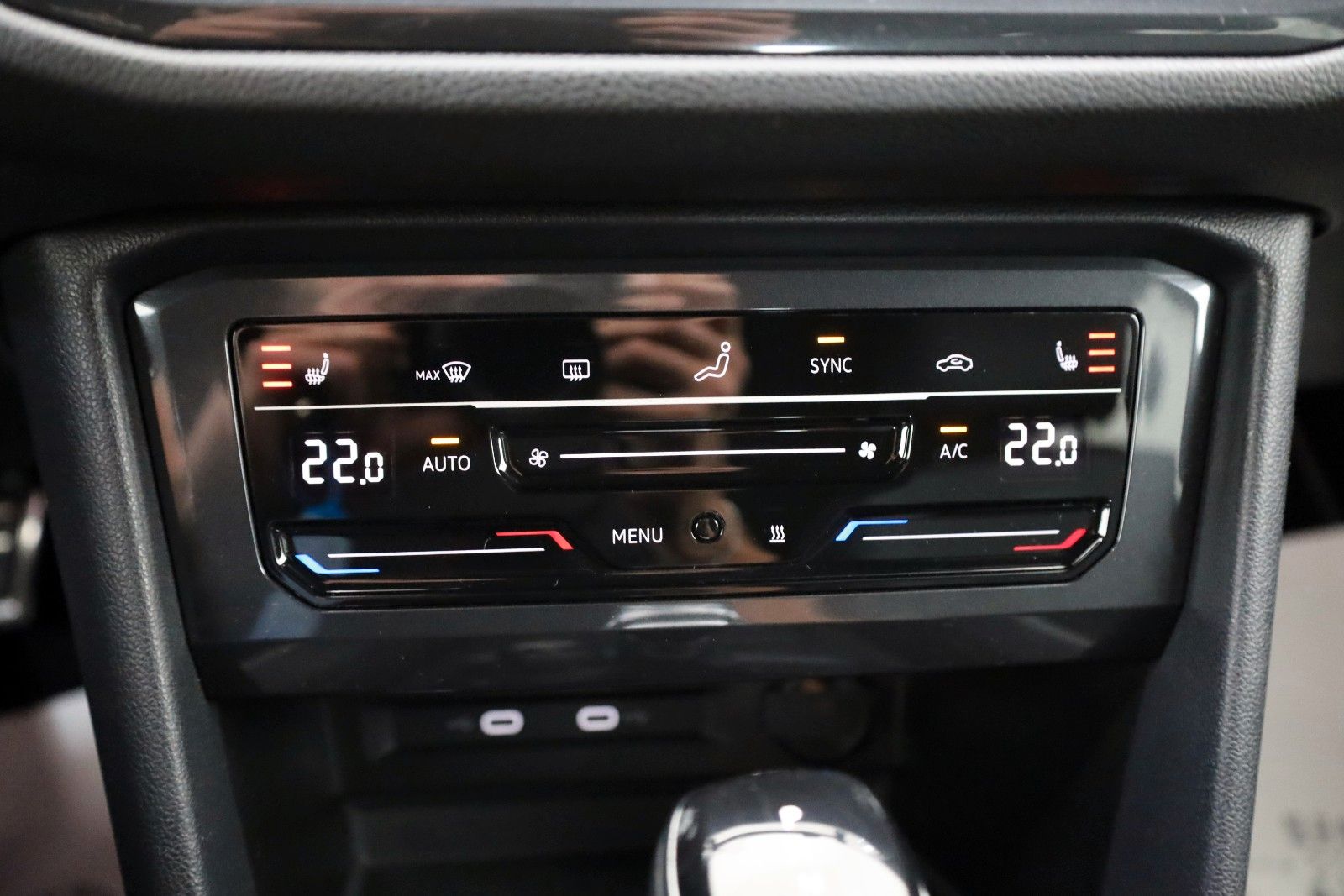 Fahrzeugabbildung Volkswagen Tiguan Allspace R-Line 4M Navi,LED,ACC,360°,AHK,