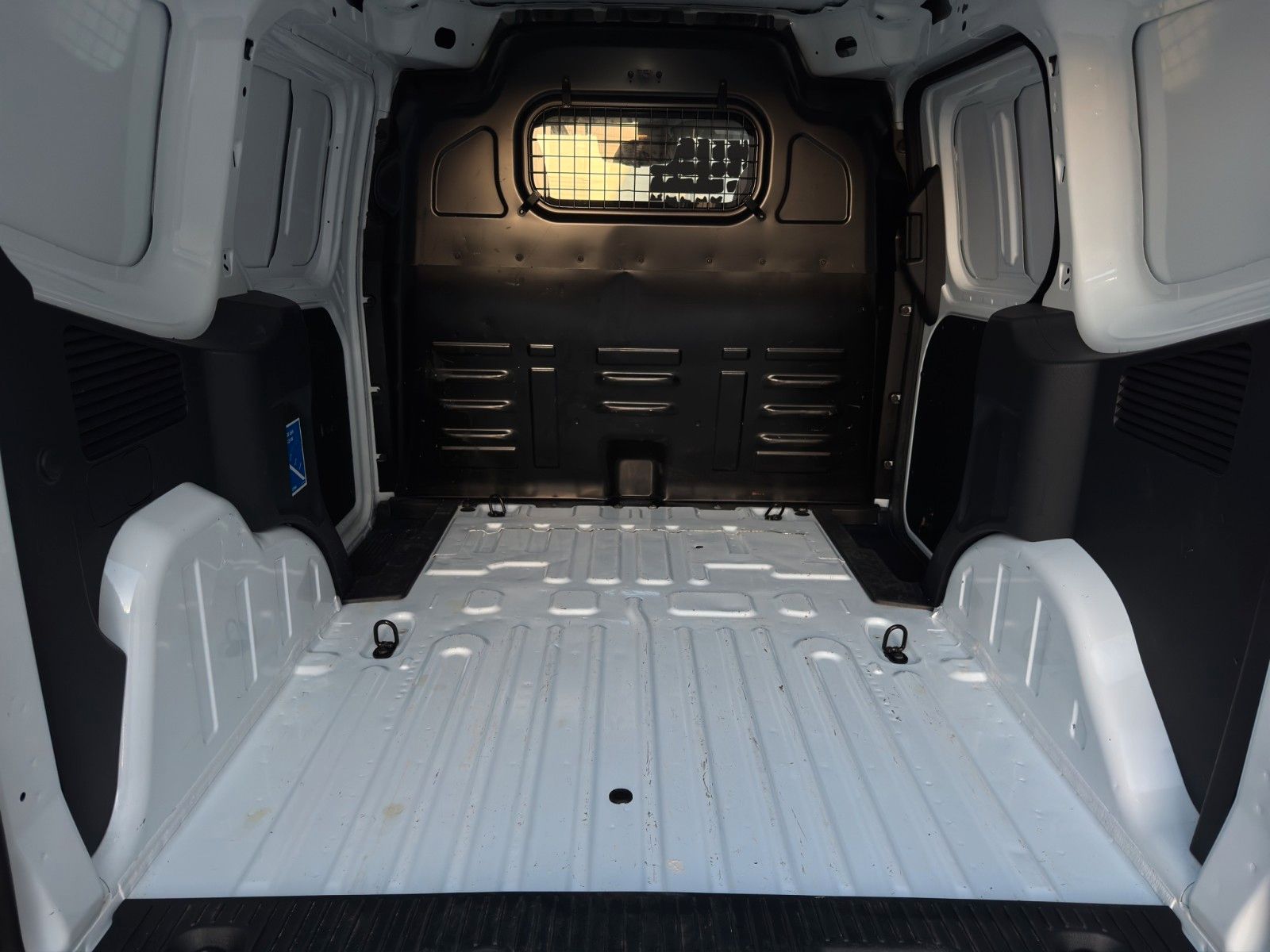 Fahrzeugabbildung Ford Transit Courier Allwetter/Tempomat/MwSt