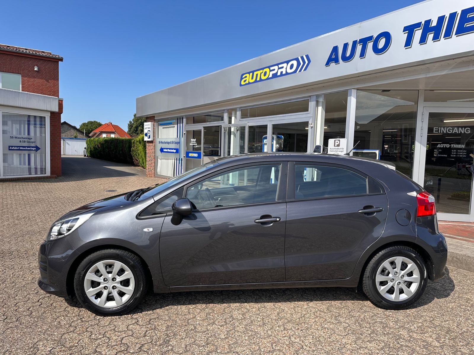 Fahrzeugabbildung Kia Rio 1.2 Sensation Klima/Allwetter/Bluetooth