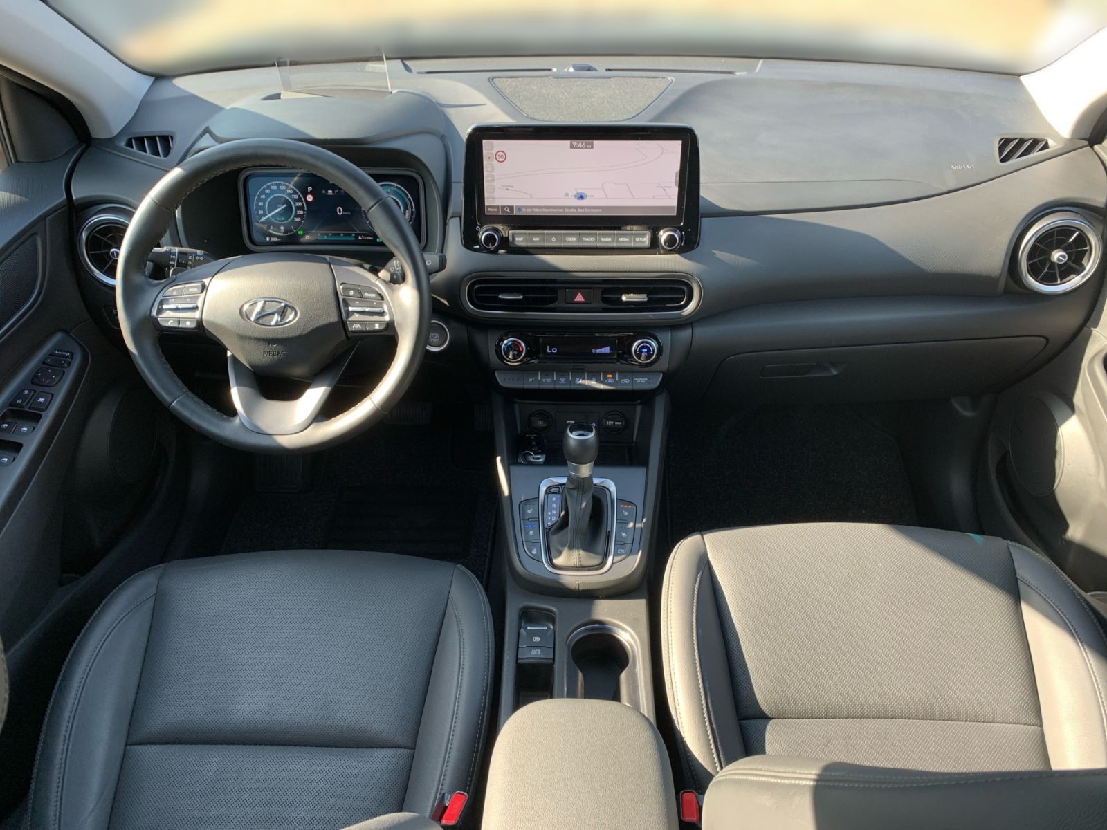 Fahrzeugabbildung Hyundai KONA 1.6 GDI Prime Hybrid Navi LED Leder 1Hd