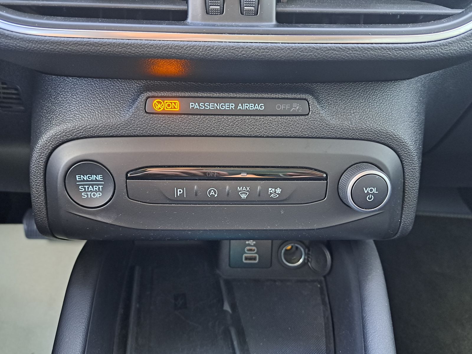 Fahrzeugabbildung Ford Focus Titanium X 1.5 TDCI LED NAVI AUTOMATIK AHK