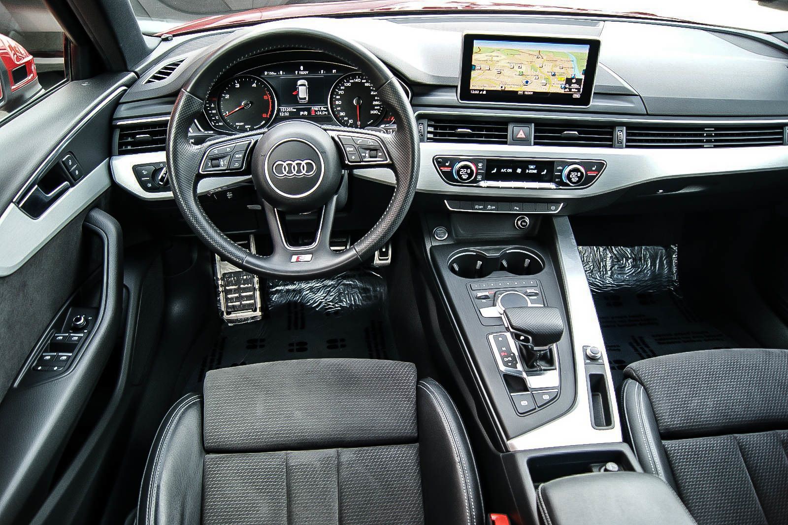 Fahrzeugabbildung Audi A4 Avant 20 TDI S-Line SPORT PANORAMA KAMERA DSP