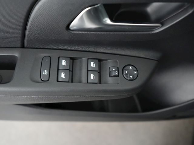 Corsa F FACELIFT+SITZHEIZUNG+LENKRADHEIZUNG+PARK
