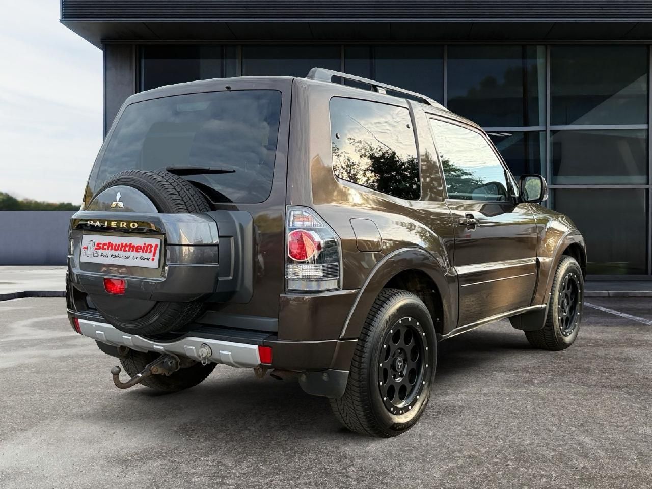Fahrzeugabbildung Mitsubishi Pajero 3.2 DI-D Final Edition