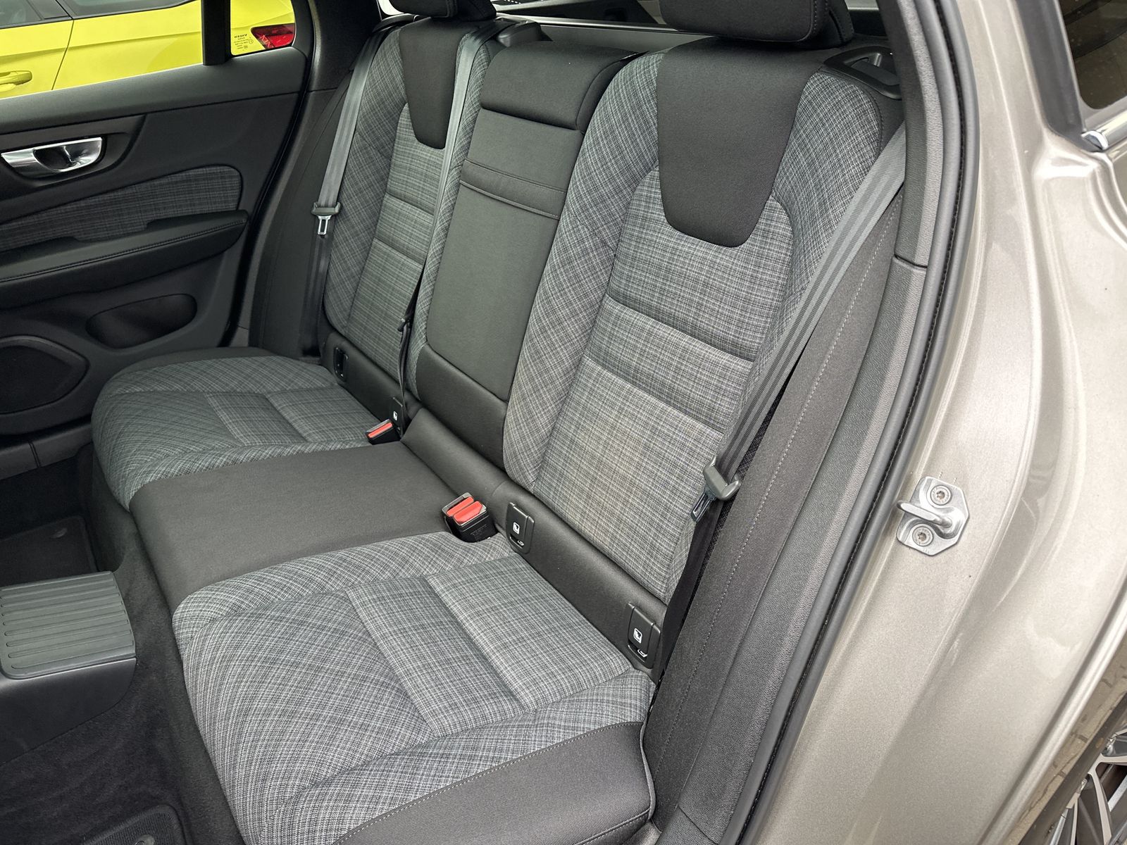 Fahrzeugabbildung Volvo V60 Inscription Hybrid AWD NAV+LED+PANO+AHK+H&K