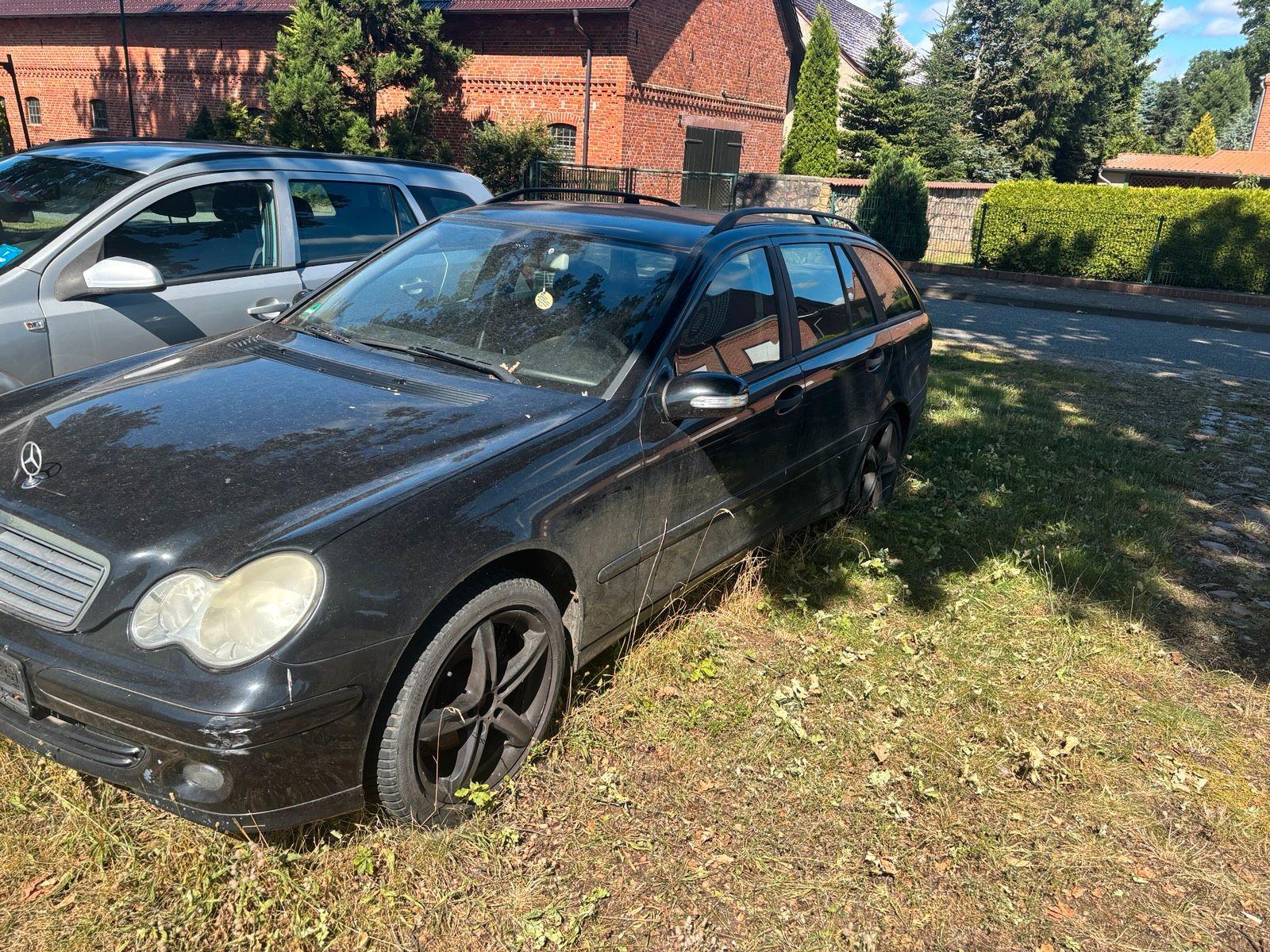 Mercedes-Benz C200 2006 — rear view