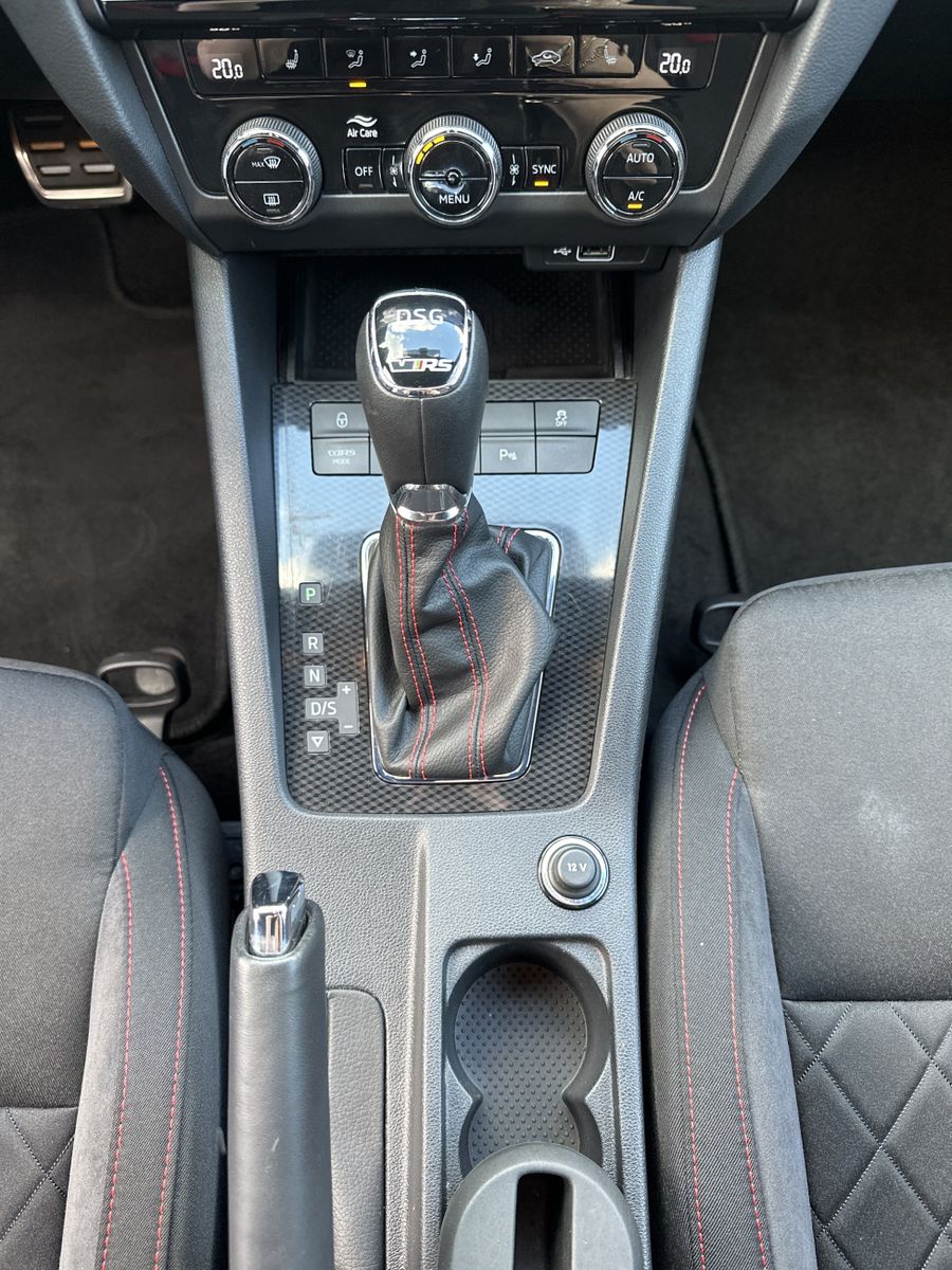 Fahrzeugabbildung SKODA Octavia Combi 2.0 TDI DSG RS NAV+LED+18ZOLL+2HD