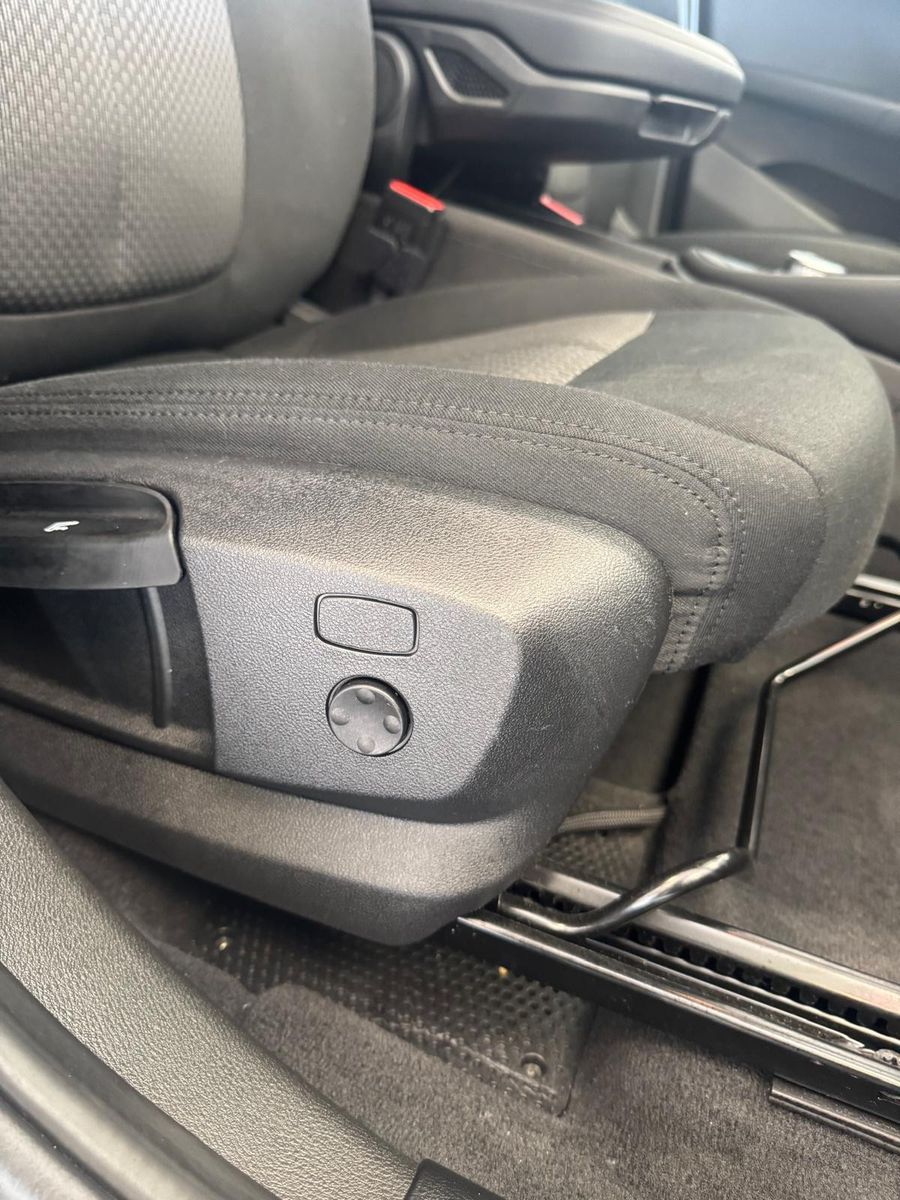 Fahrzeugabbildung BMW X1 Baureihe 18i / NAVI/ SCHECKHEFT / LED /