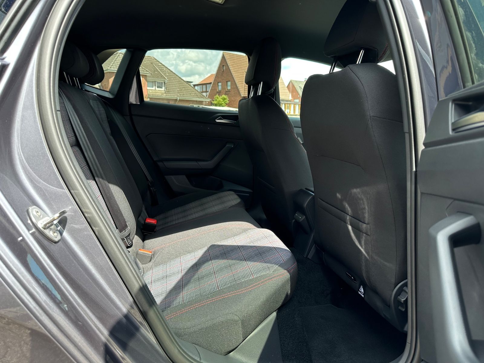Fahrzeugabbildung Volkswagen Polo GTI 2.0 TSI DSG Navi/ACC/Matrix/IQ/SHZG/18"