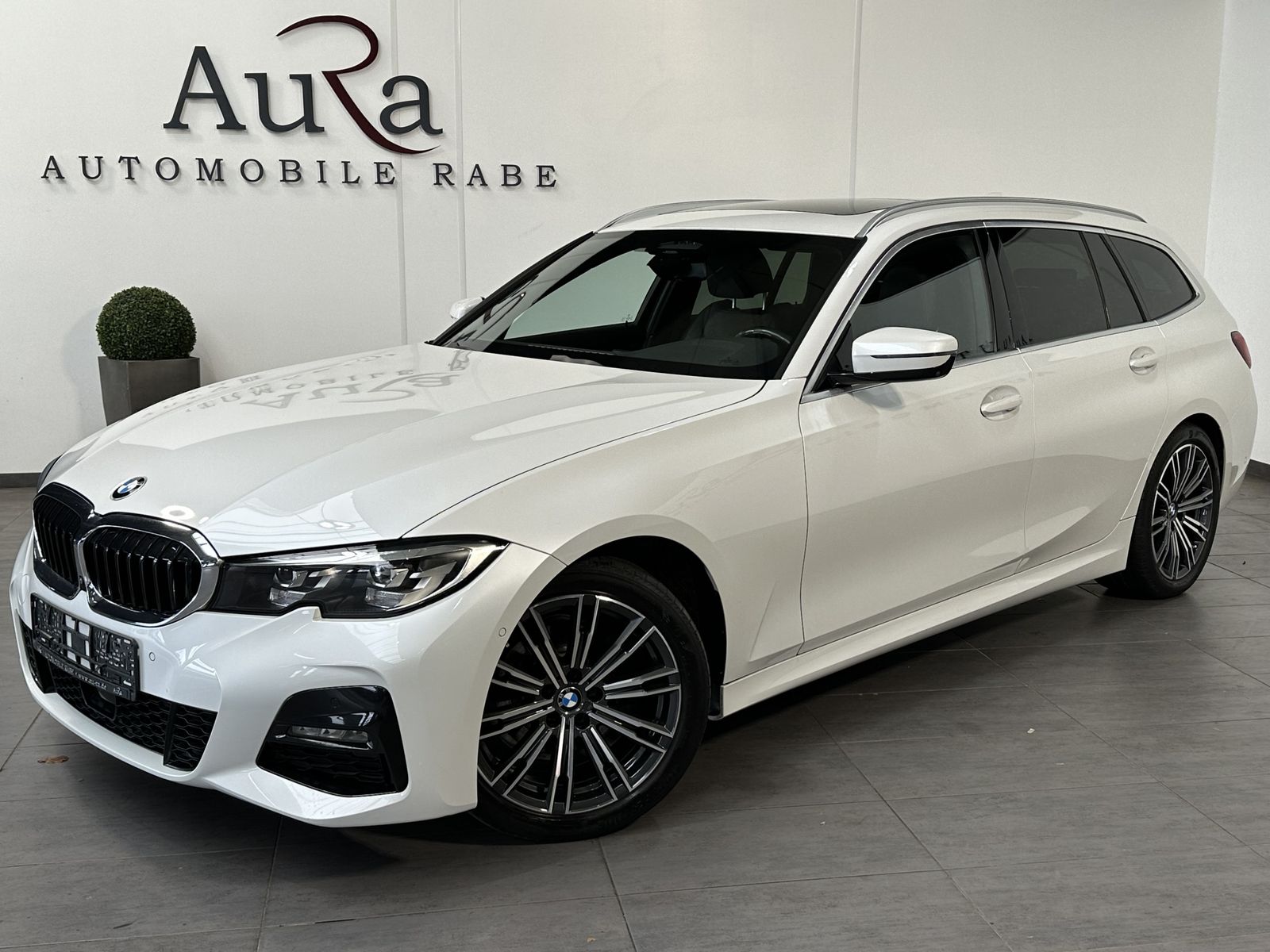 Fahrzeugabbildung BMW 320d Touring M-Sport NAV+LED+PANO+H&K+ACC+360°