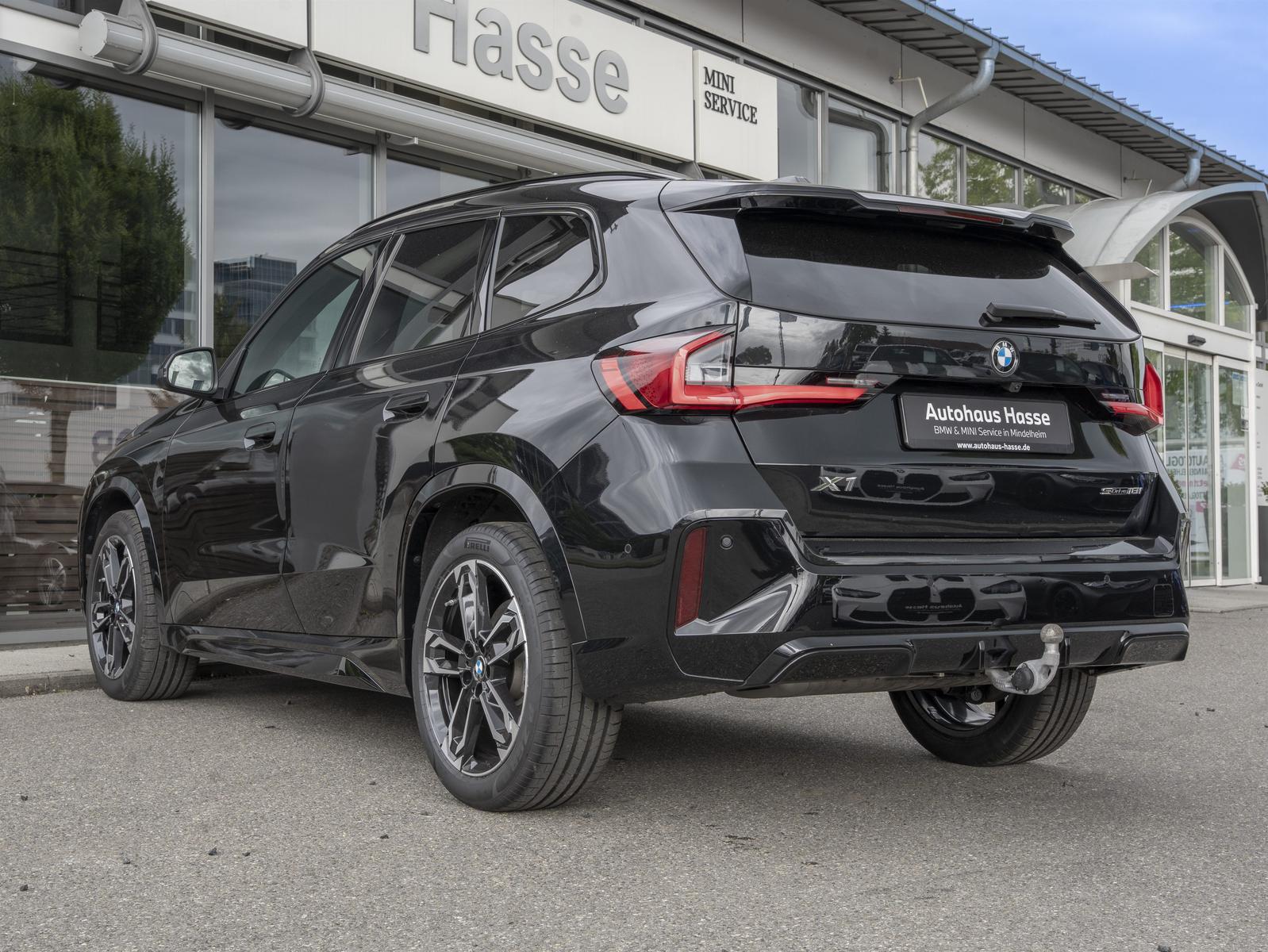 BMW X1 sDrive18i M-Sport +19Z PANO AHK DrAss+ adapLE