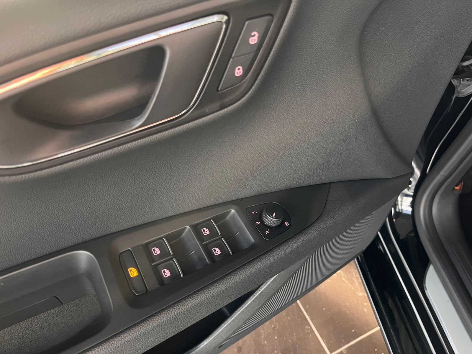 Fahrzeugabbildung SEAT Leon ST FR Black Matt Edition LED NAVI ALU