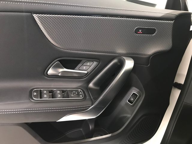 Mercedes-Benz CLA 180 Lim 7-Gang DSG LED KAMERA KLIMA NAV SHZ