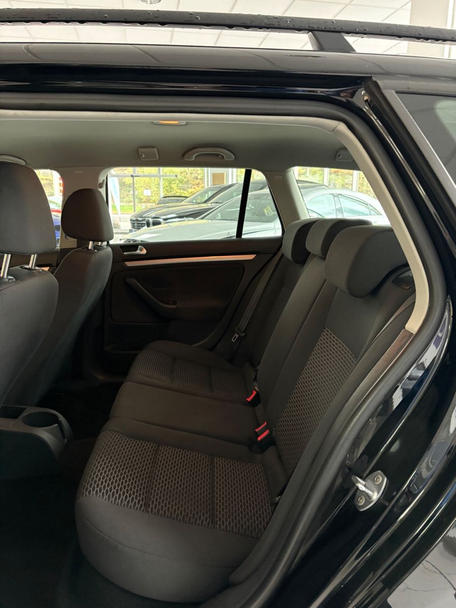 Fahrzeugabbildung Volkswagen Golf VI Variant 1.6 TDI