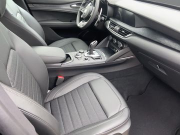 Alfa-Romeo Stelvio - 11