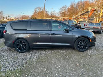 Chrysler PacificaChrysler Touring Plus S  20" Felgen Monitor