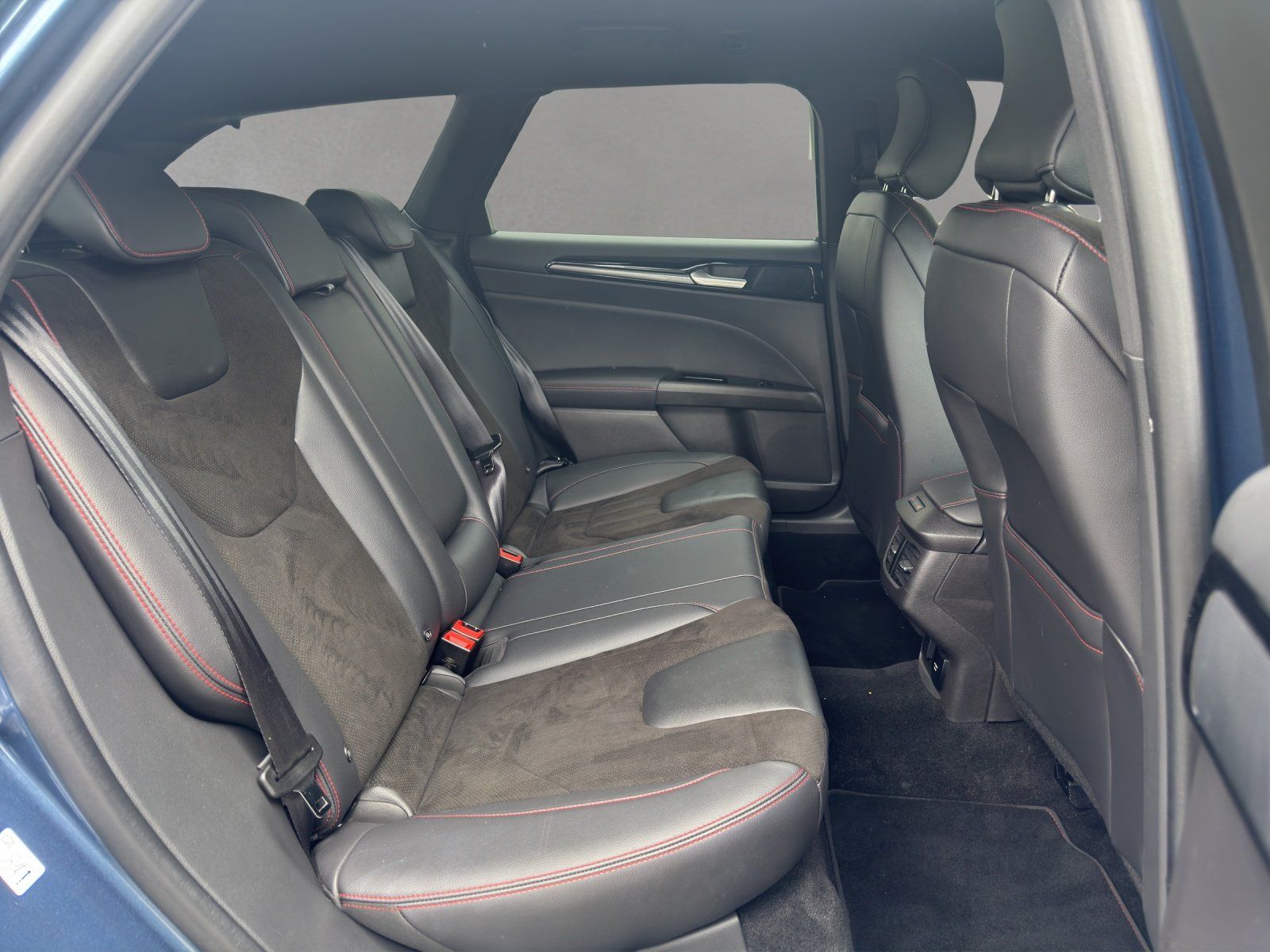 Fahrzeugabbildung Ford Mondeo 2.0 ST-Line Aut./AHK/LED/KAMERA/GRA/NAVI/