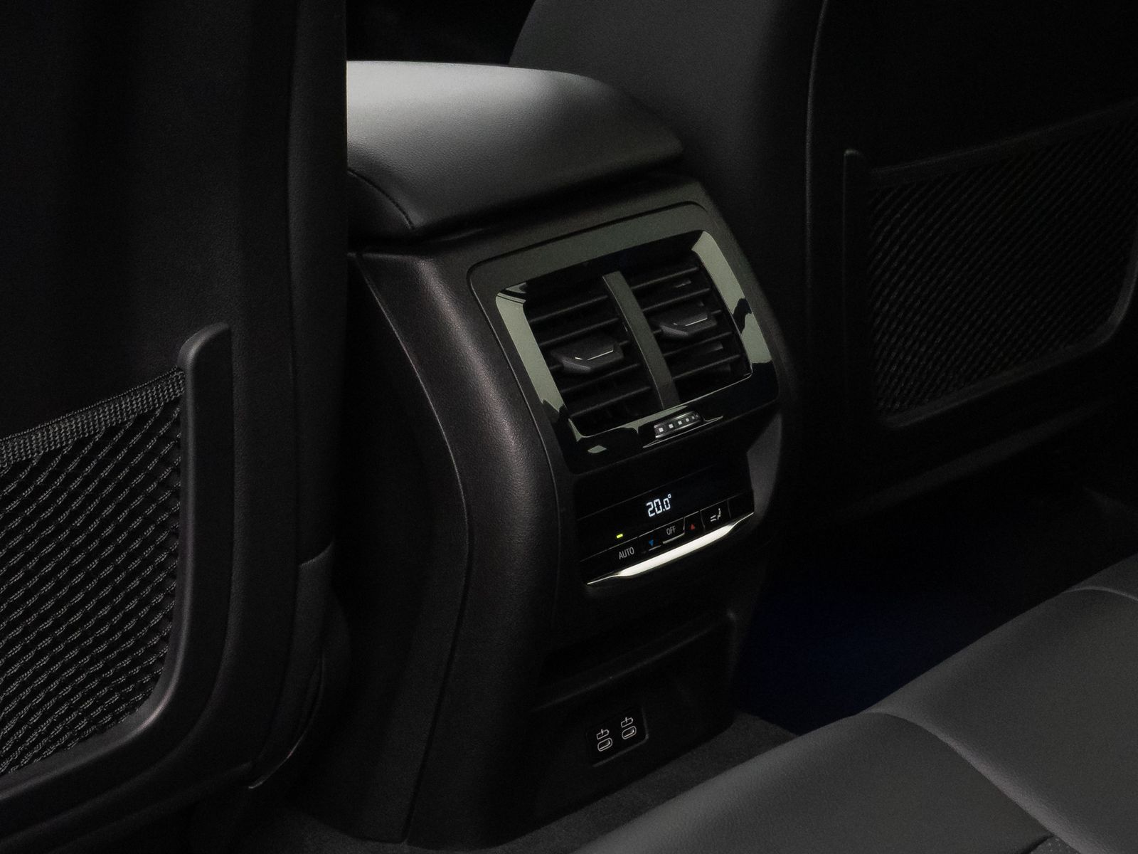 Fahrzeugabbildung BMW X3 M40d Kamera Laser HUD DAB H/K AHK Komfort 20"