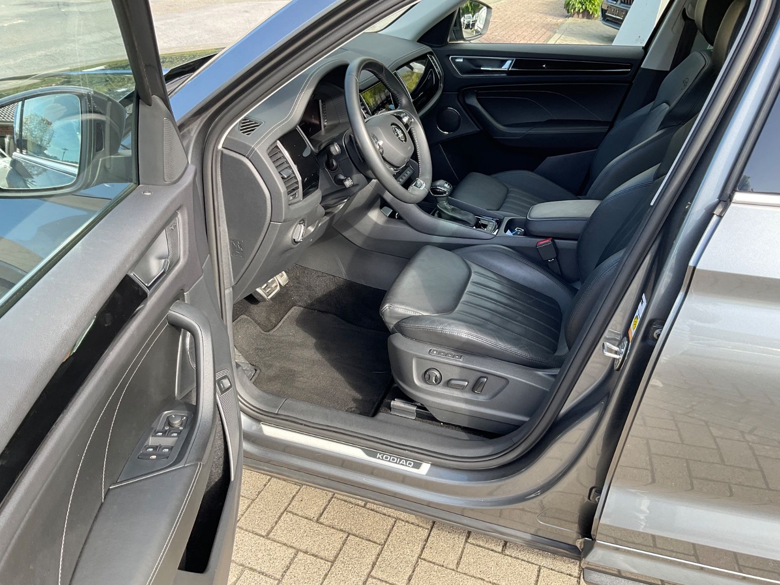 Fahrzeugabbildung SKODA Kodiaq 2.0 TDI DSG 4x4 L&K,AHK,360°Kamera