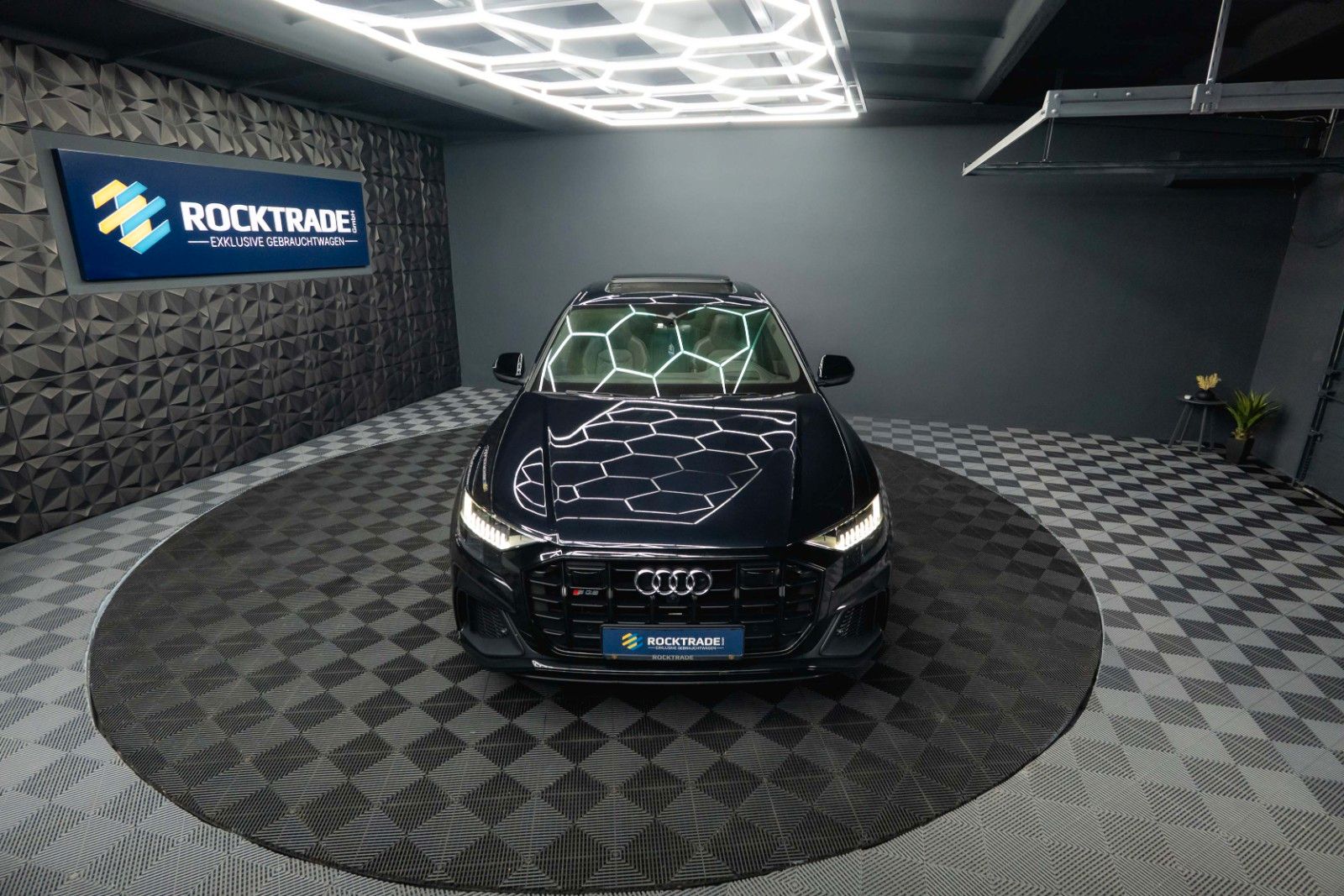 Fahrzeugabbildung Audi SQ8 4.0 TDI quattro Black Design | Full Option