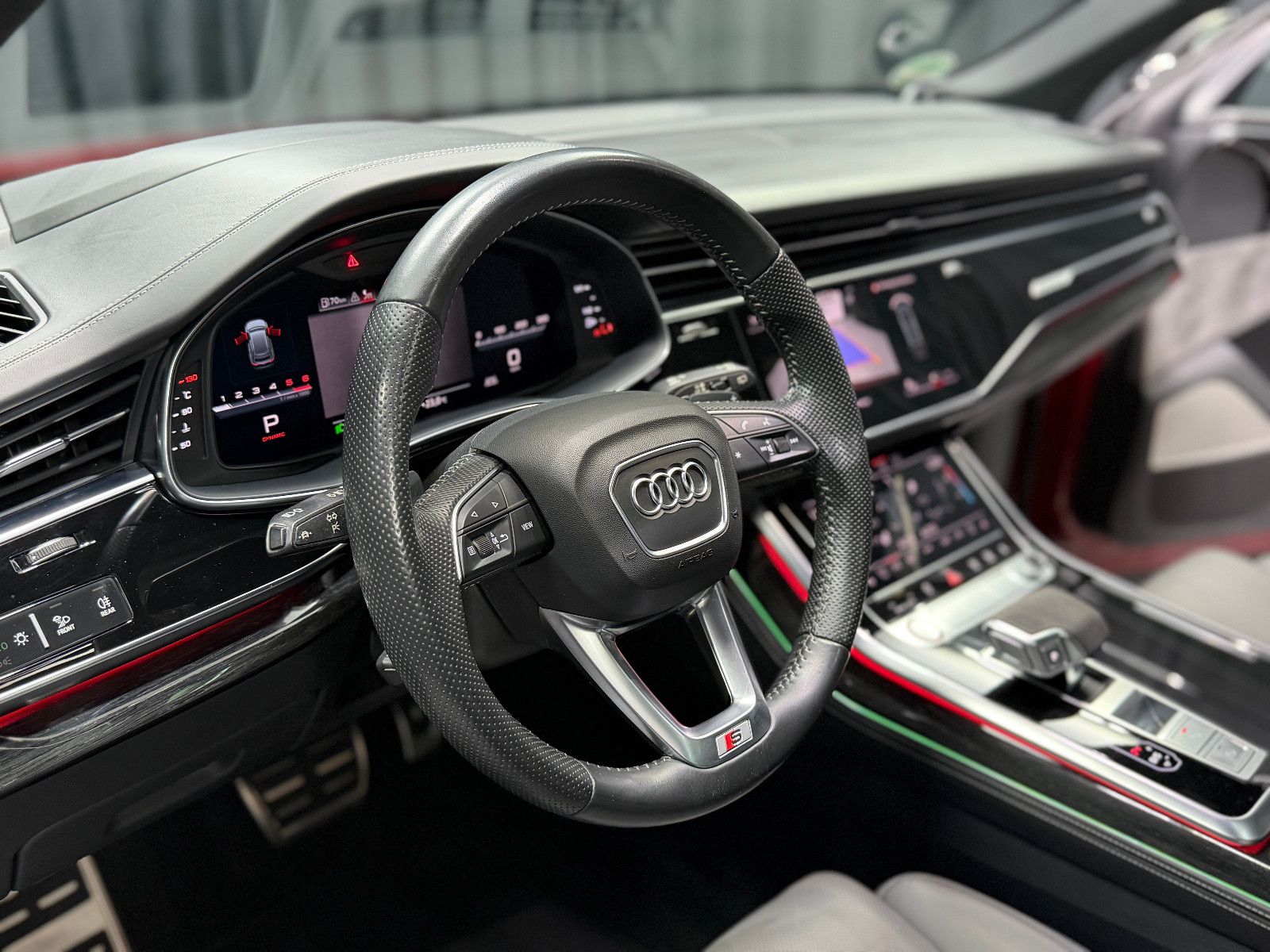 Fahrzeugabbildung Audi SQ8 4.0 TDI quattro|3D BANG&OLUFSEN|RS-SITZE|AHK
