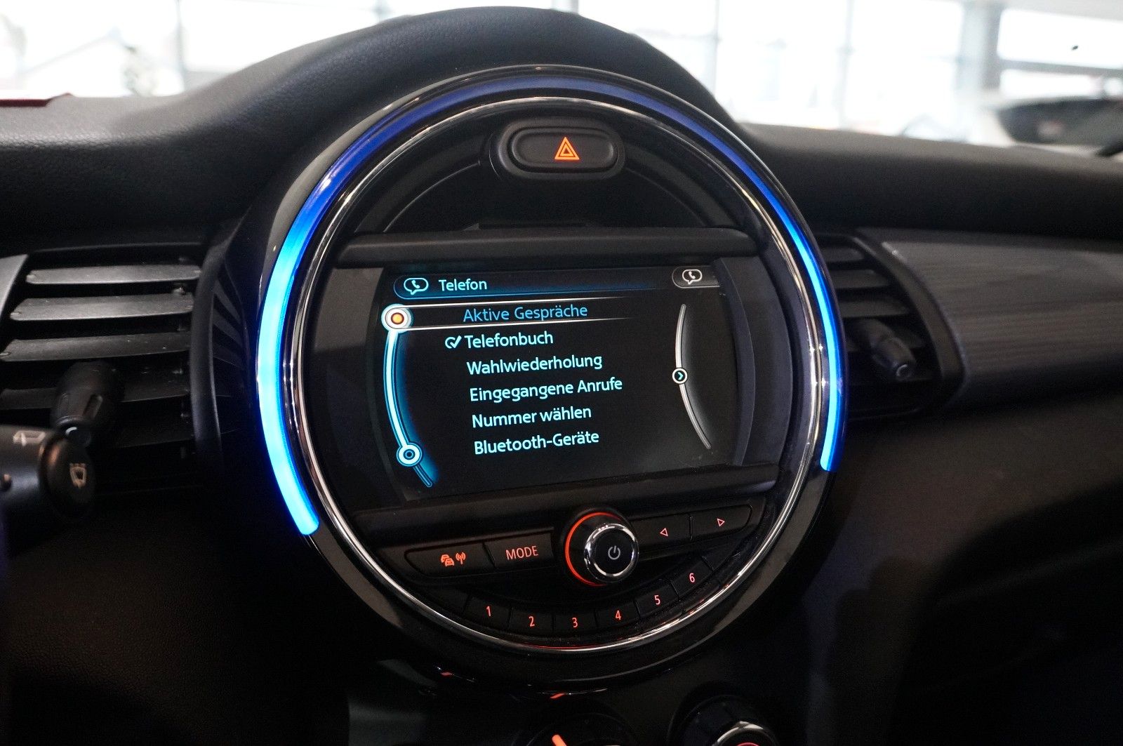 Fahrzeugabbildung MINI COOPER 1.5 3-TÜR PANO./SHZ/KLIMA/BT