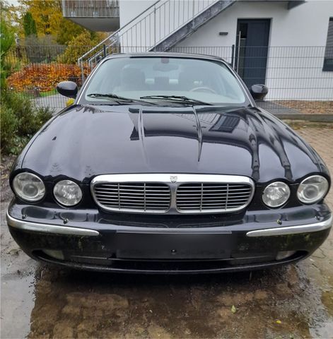 Jaguar XJ8 an Bastler