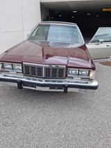 Ford Mercury Grand Marquis - Ford Mercury mit Benzin-Antrieb