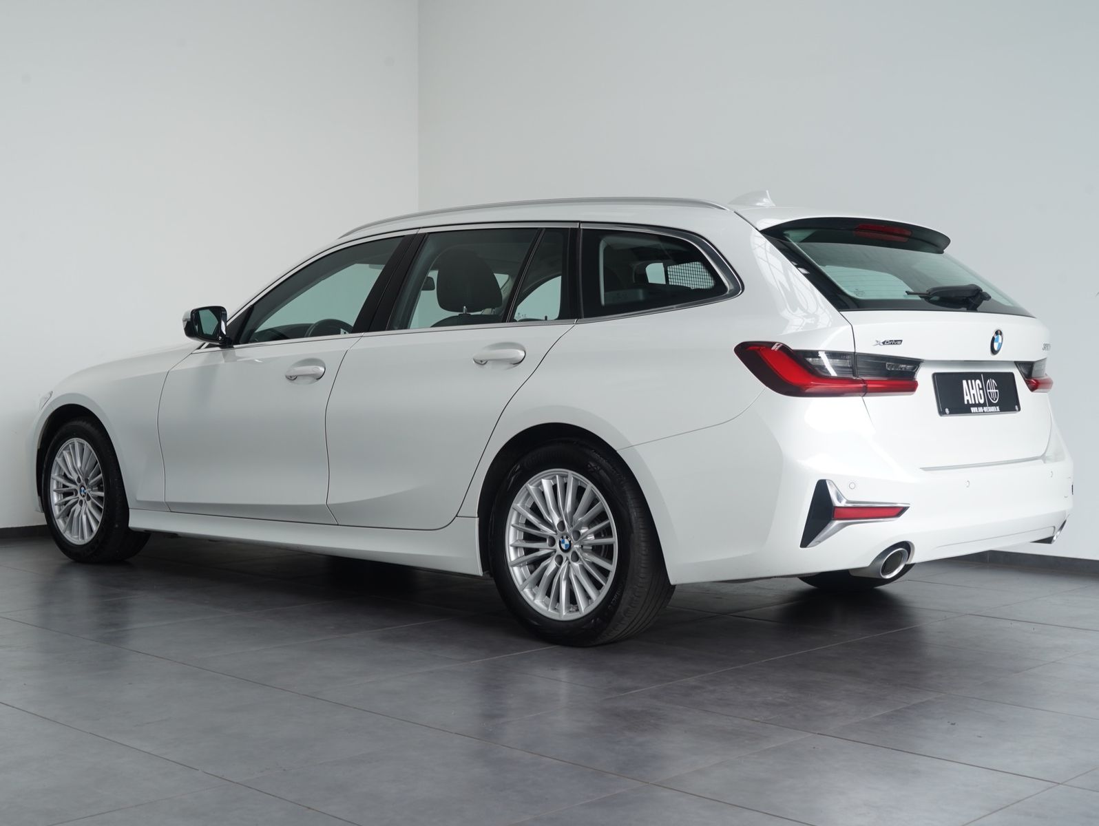 Fahrzeugabbildung BMW 320 d xDrive Touring Luxury Line