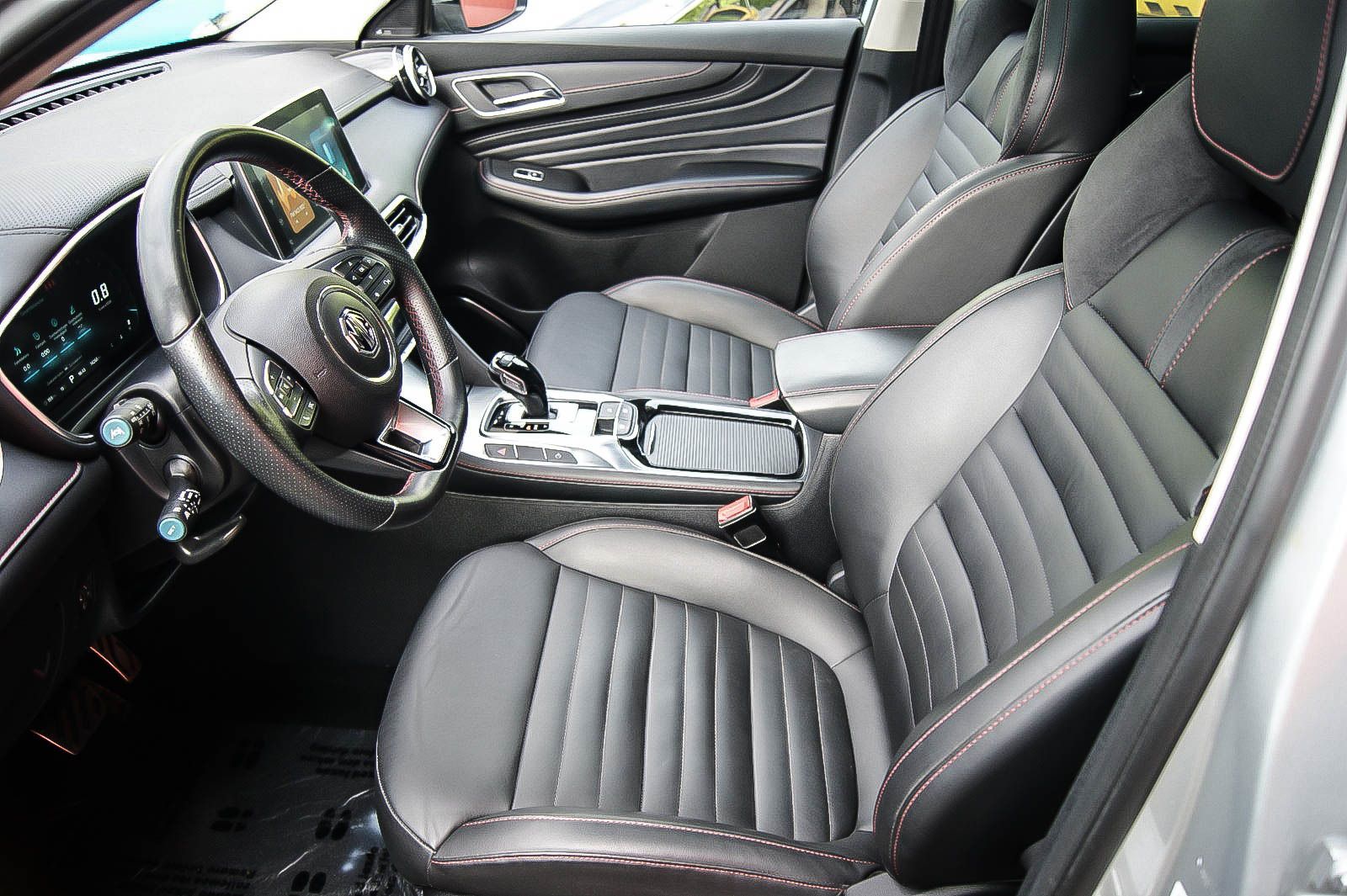 Fahrzeugabbildung MG HS 1.5T-GDI Aut. Luxury PANORAMA LEDER ASSISTENT