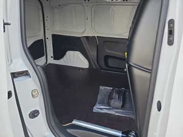 Bild 10 Opel Combo E Cargo Basis Musikstreaming DAB Verkehrsz