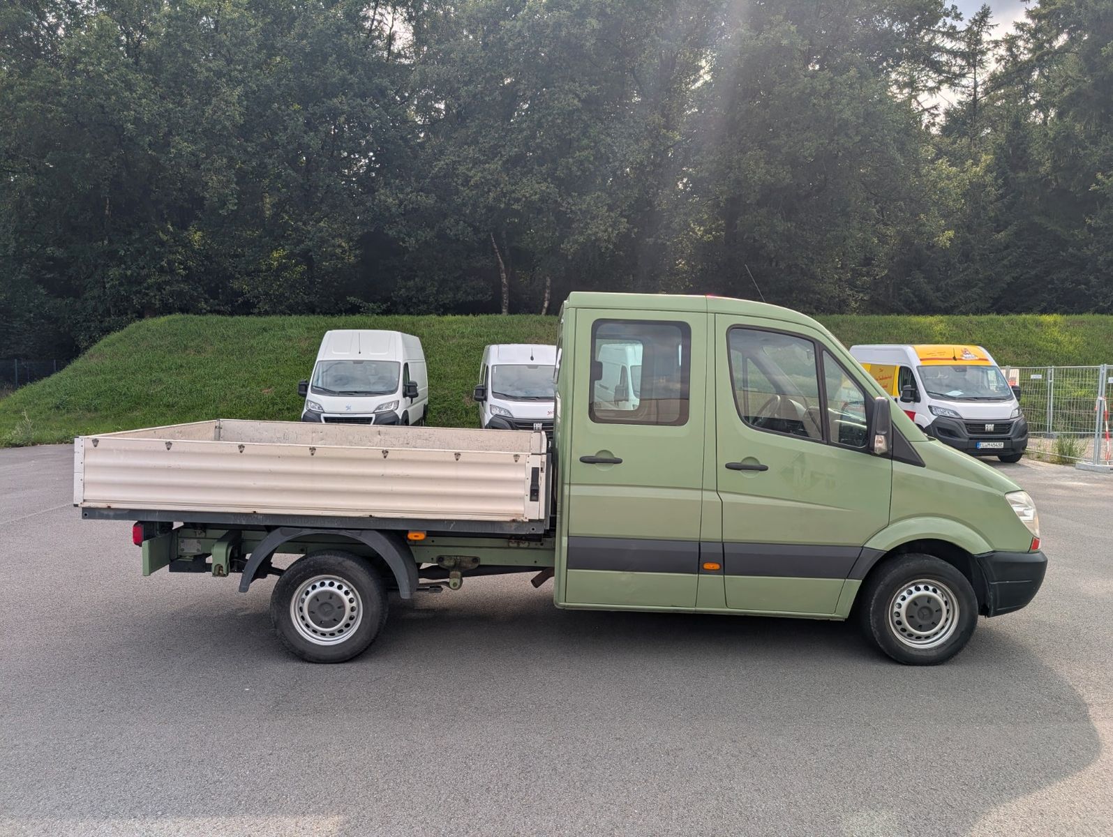 Fahrzeugabbildung Mercedes-Benz Sprinter Pritsche DoKa AHK
