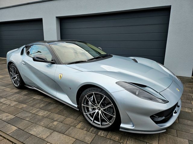 Ferrari 812 6.5 V12 Superfast /Top Ausstattung/Carbon