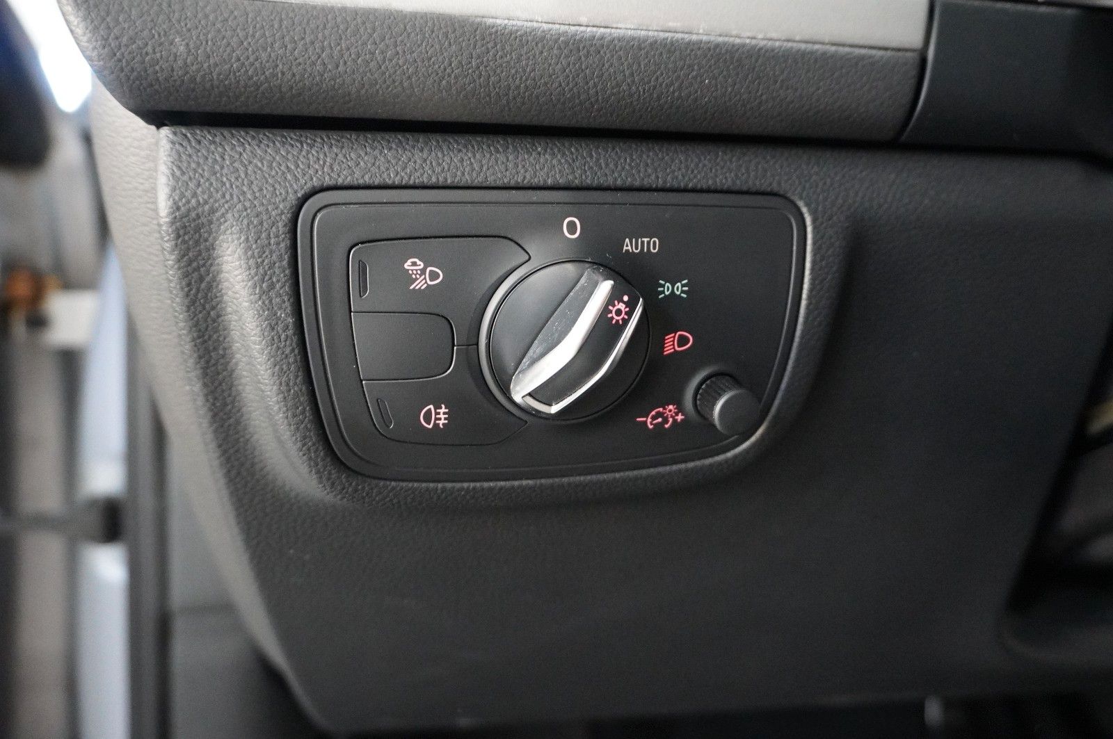 Fahrzeugabbildung Audi A6 Avant 2.0 TDI ULTRA S-TRONIC NAVI/LED/SHZ/AHK